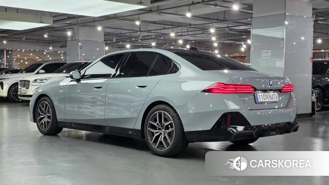 BMW 5 Series (G60) 2025 Серый из Кореи, фото 3