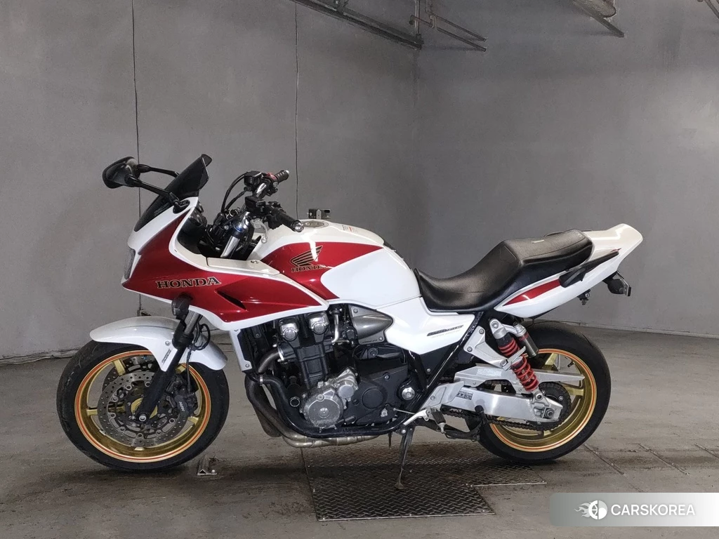 Проданный Honda CB1300SF BOLDOR 2011 из Японии, фото 2