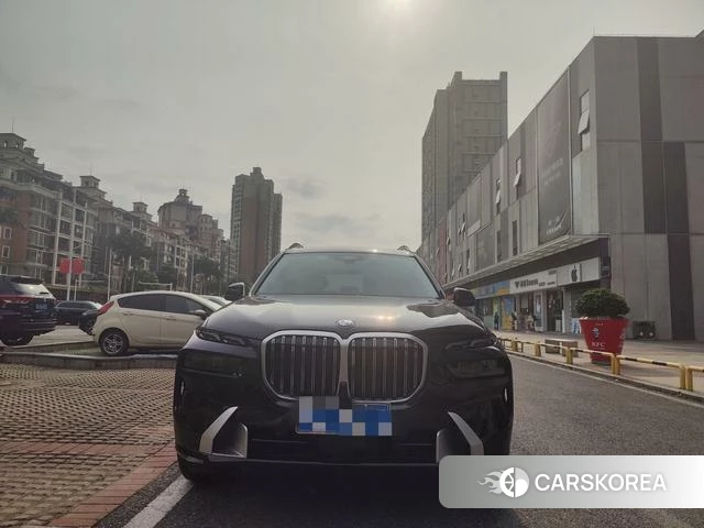 BMW X7 2023 Черный из Китая, фото 2