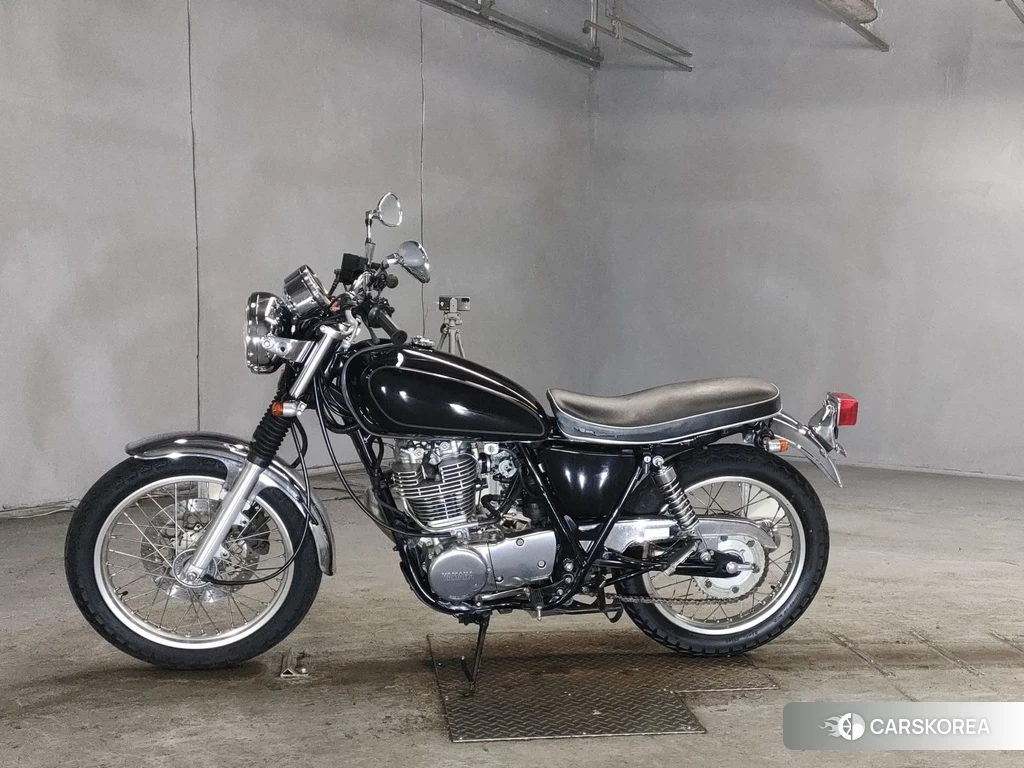 Проданный Yamaha SR 400 2015 из Японии, фото 2