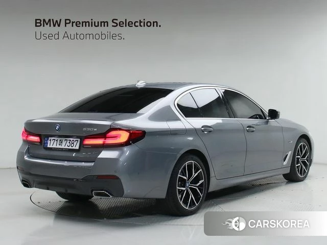 BMW 5 Series (G30) 2023 Серый из Кореи, фото 2