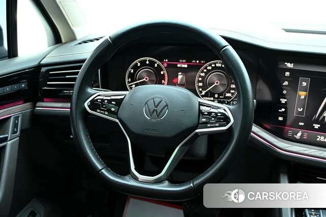 Volkswagen Touareg id 4275472 из Китая 12