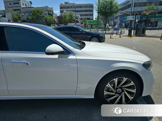 Mercedes-Benz E-Class W214 2024 Белый из Кореи, фото 2