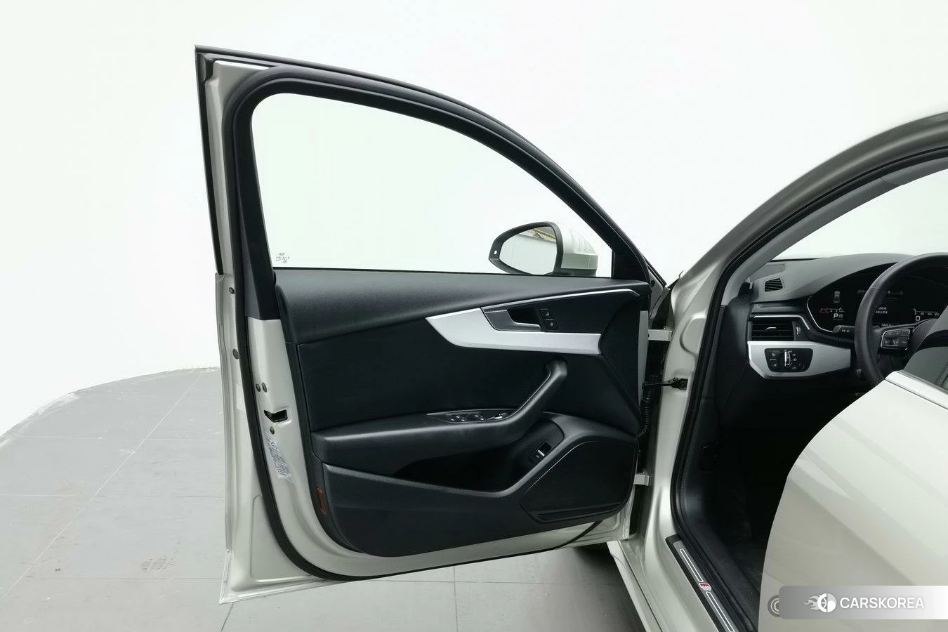 Audi A4L id 4405774 из Китая 12