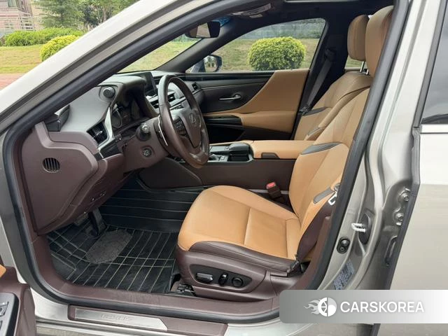 Lexus ES 2021 Серебристо-серый из Китая, фото 2