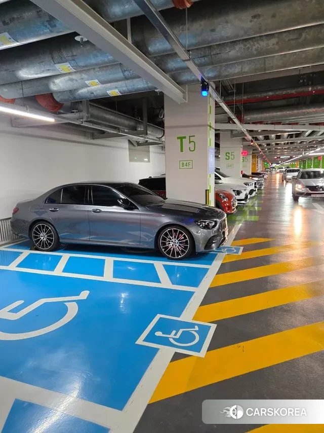 Mercedes-Benz E-Class W213 2022 Серый из Кореи, фото 2