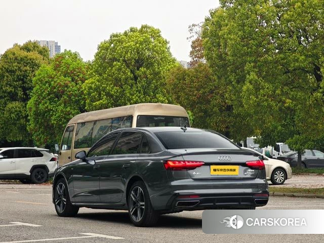 Audi A4L 2022 Темно-серый из Китая, фото 3