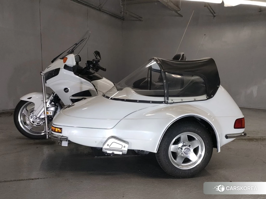 Проданный Honda GL1800 SIDE-CAR 2011 из Японии, фото 2