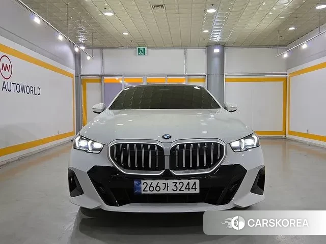 BMW 5 Series (G60) id 2883955 из Кореи 12