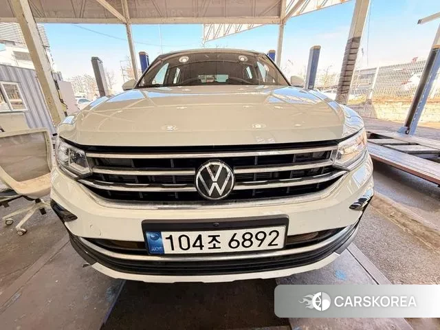 Volkswagen Tiguan second Generation 2024 Белый из Кореи, фото 2