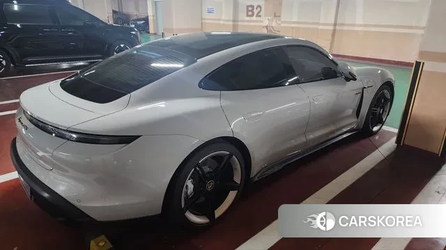 Porsche Taycan 2023 Серебристо-серый из Кореи, фото 2