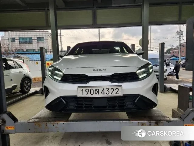 Kia The New K3 2nd generation 2021 Белый из Кореи, фото 2