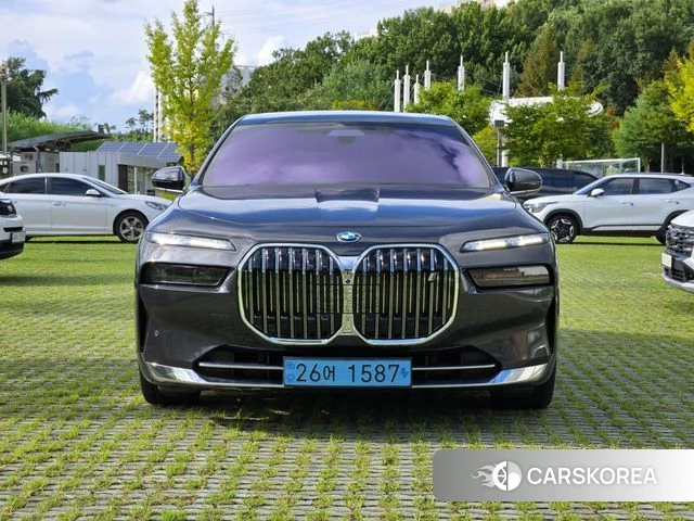 BMW i7 (G70) 2023 Серый из Кореи, фото 3
