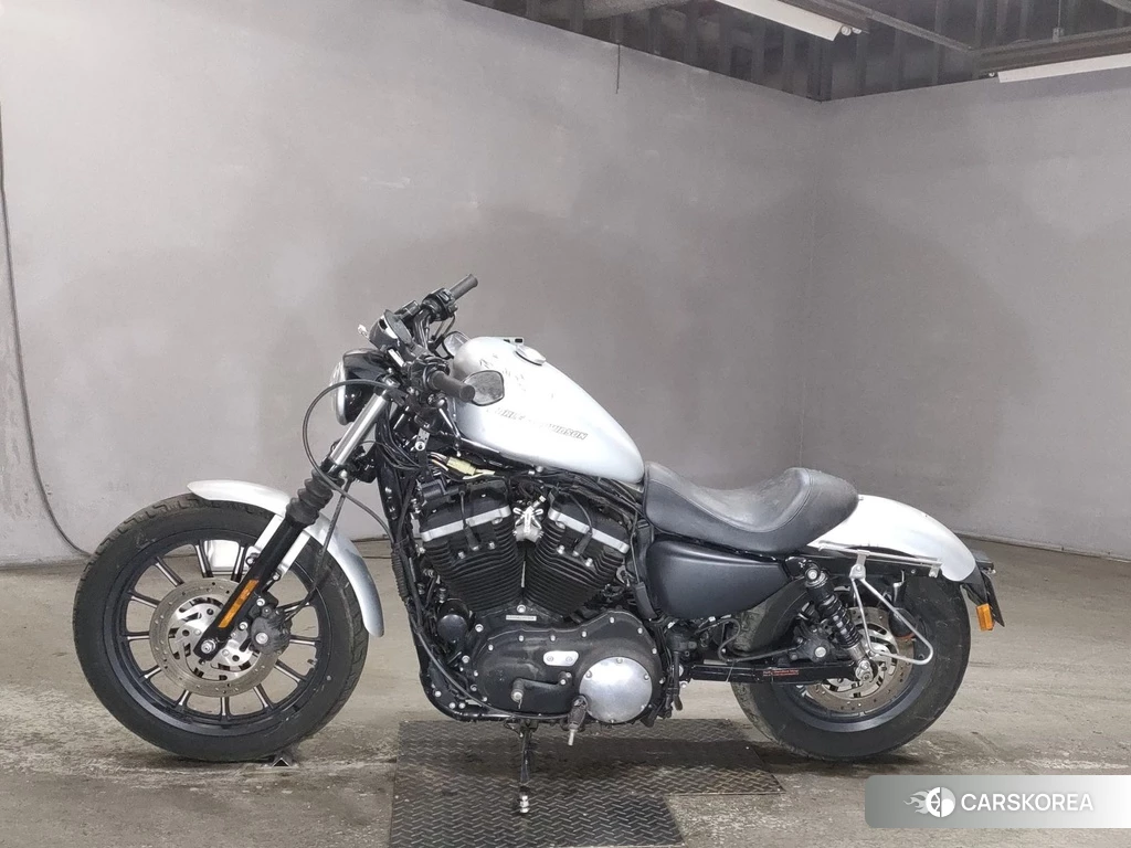 Проданный Harley-Davidson Sportster XL883N 2010 из Японии, фото 2