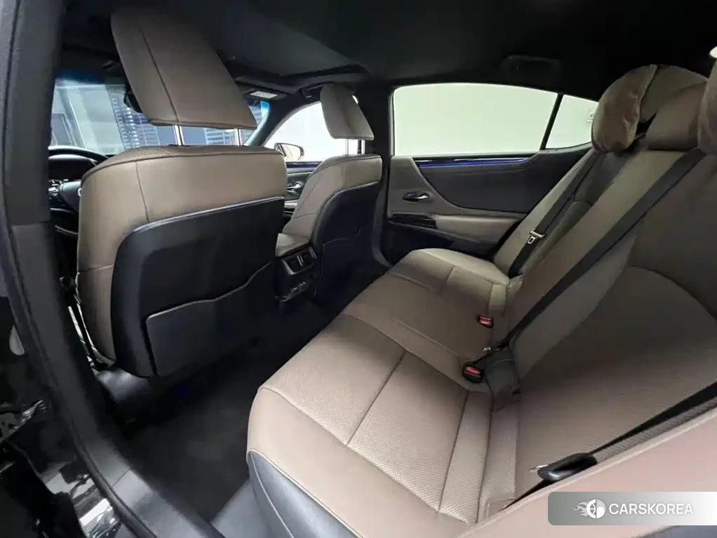 Lexus ES id 4654459 из Китая 10