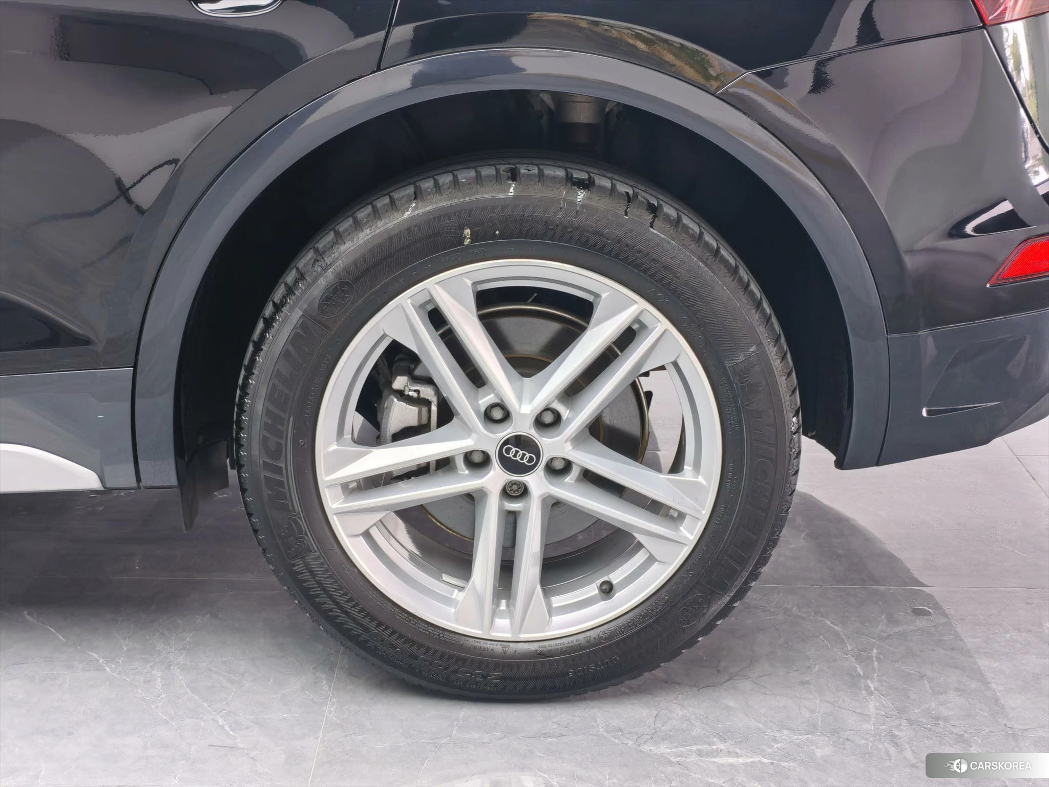 Audi Q5L id 4467542 из Китая 12