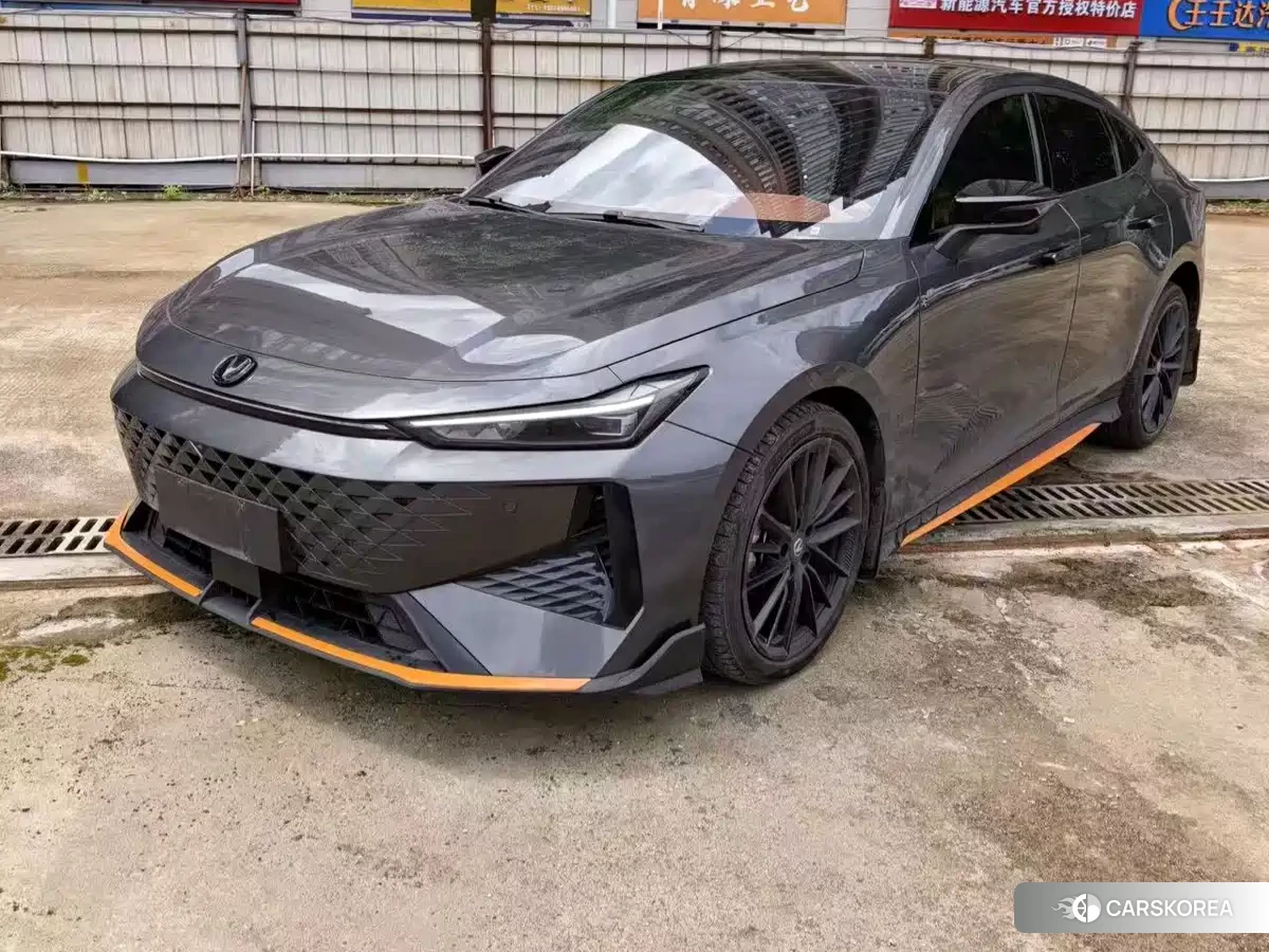 Chang'an Changan UNI-V 2025 Silver/gray из Китая, фото 2