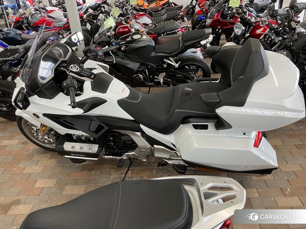 Проданный Honda GL1800 TOUR DCT 2024 из Японии