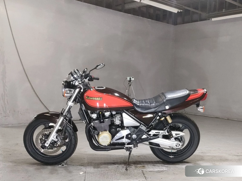 Проданный Kawasaki ZEPHYR 400 2010 из Японии