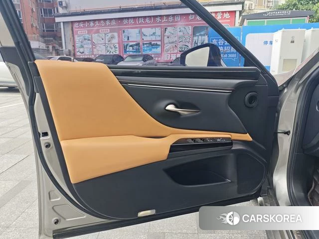 Lexus ES id 4392234 из Китая 8