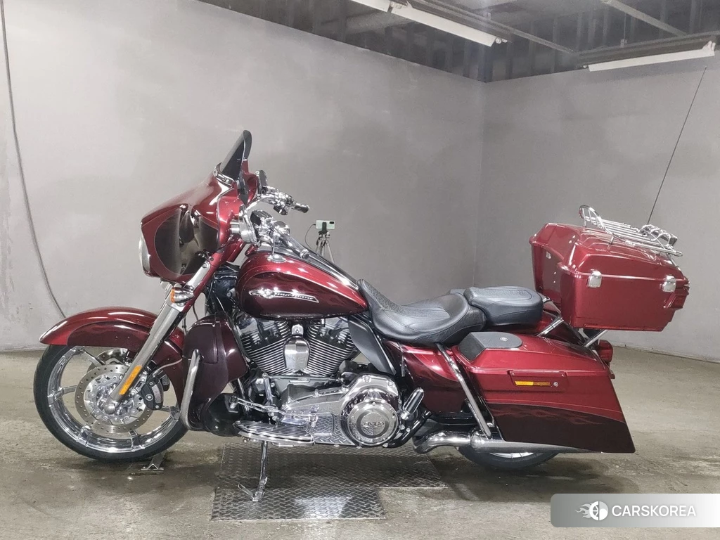 Проданный Harley-Davidson Street Glide FLHXSE1800 CVO 2012 из Японии