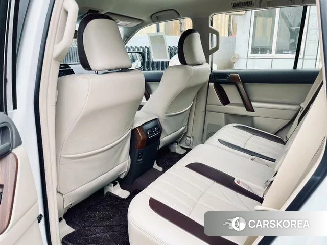 Toyota Prado (imported) 2023 Белый из Китая, фото 2