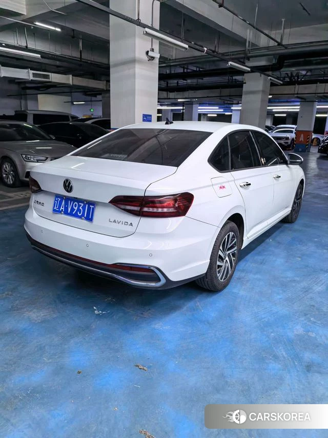 Volkswagen Lavida 2022 Белый из Китая, фото 2