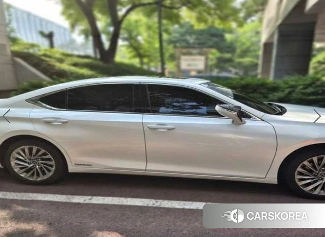 Lexus ES300h 7th generation 2022 Белый из Кореи, фото 2