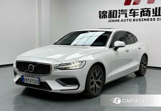 Volvo S60 2022 Белый из Китая, фото 2
