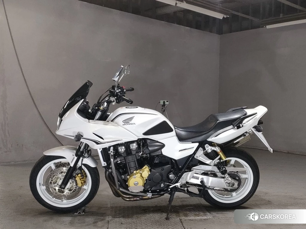 Проданный Honda CB1300SF BOLDOR 2011 из Японии, фото 2