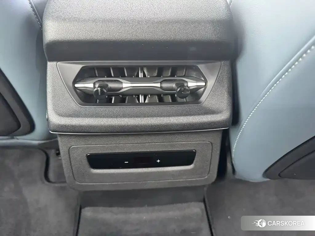 Audi Q6L id 4628132 из Китая 12