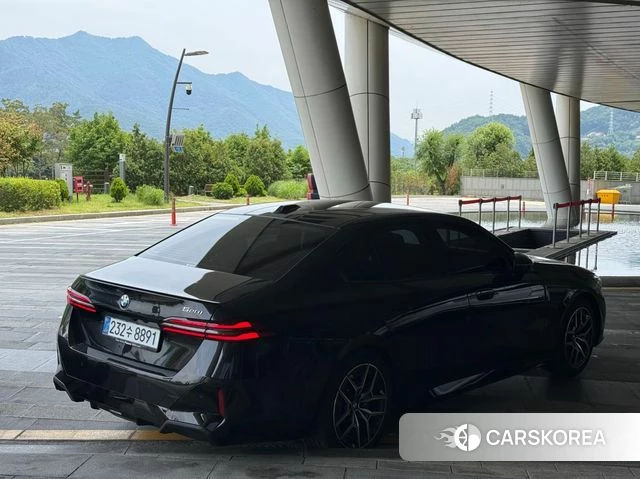 BMW 5 Series (G60) 2025 Черный из Кореи, фото 2