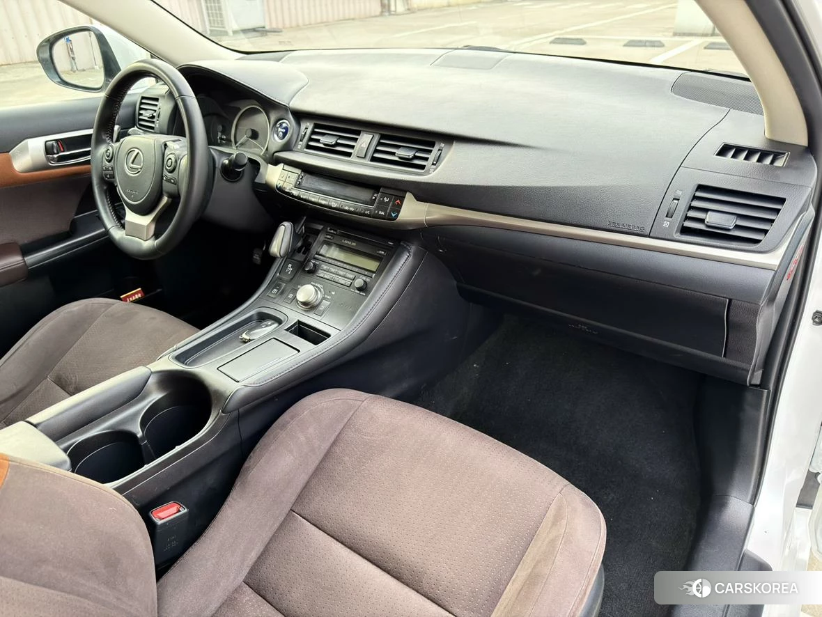 Lexus CT id 4479338 из Китая 8