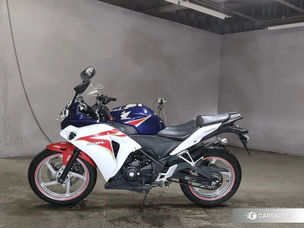 Проданный Honda CBR250R 2011 из Японии