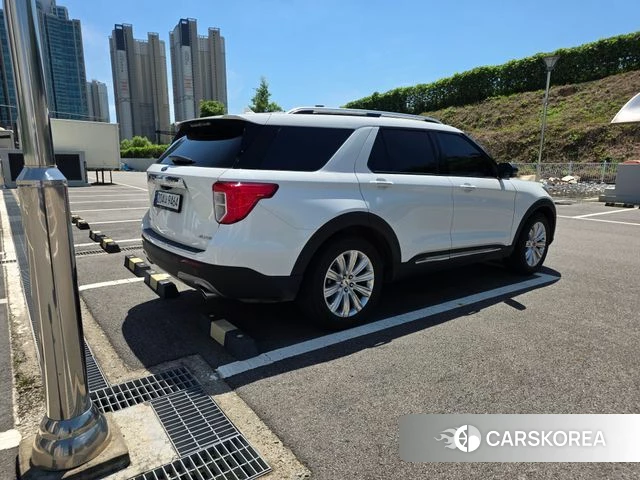 Ford Explorer 6th Generation 2022 Белый из Кореи, фото 2