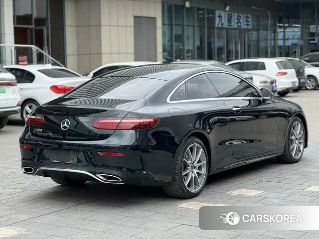 Mercedes-Benz E-class (imported) 2023 Зеленый из Китая, фото 2