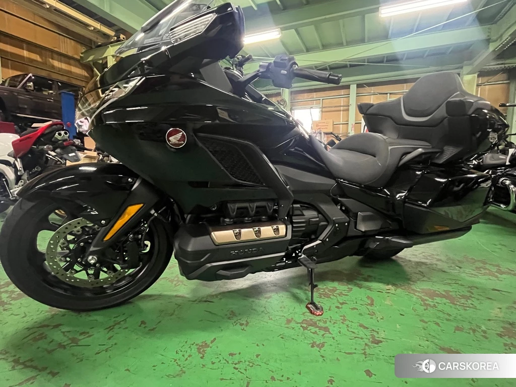Проданный Honda GL1800 TOUR DCT 2023 из Японии, фото 2