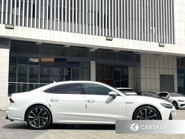 Audi A7L 2023 Белый из Китая, фото 2