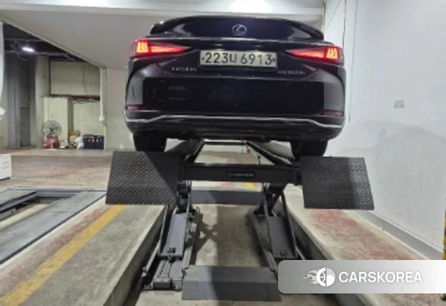Lexus ES300h 7th generation 2022 Черный из Кореи, фото 2