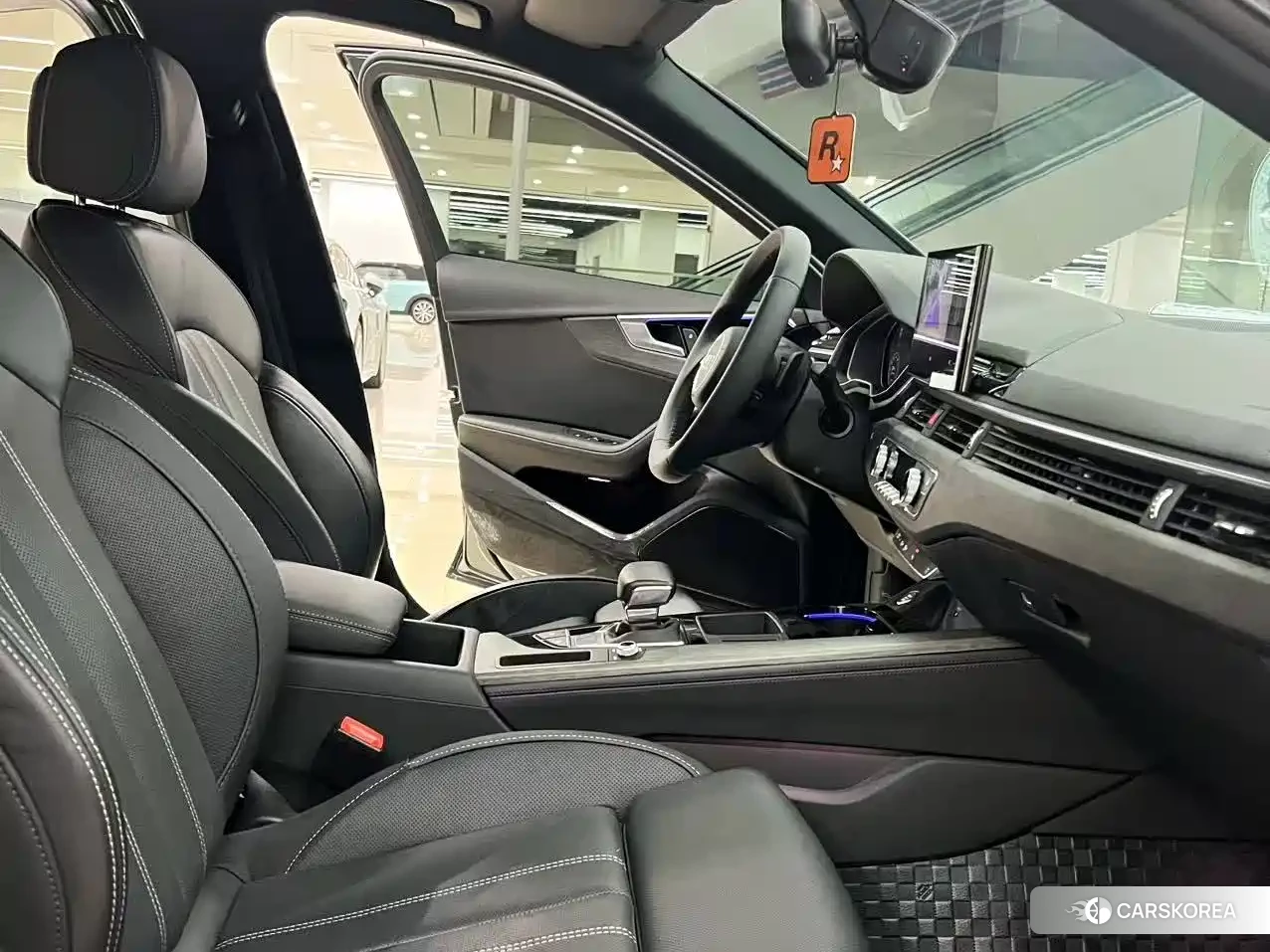 Audi A4L 2023 Silver/gray из Китая, фото 2