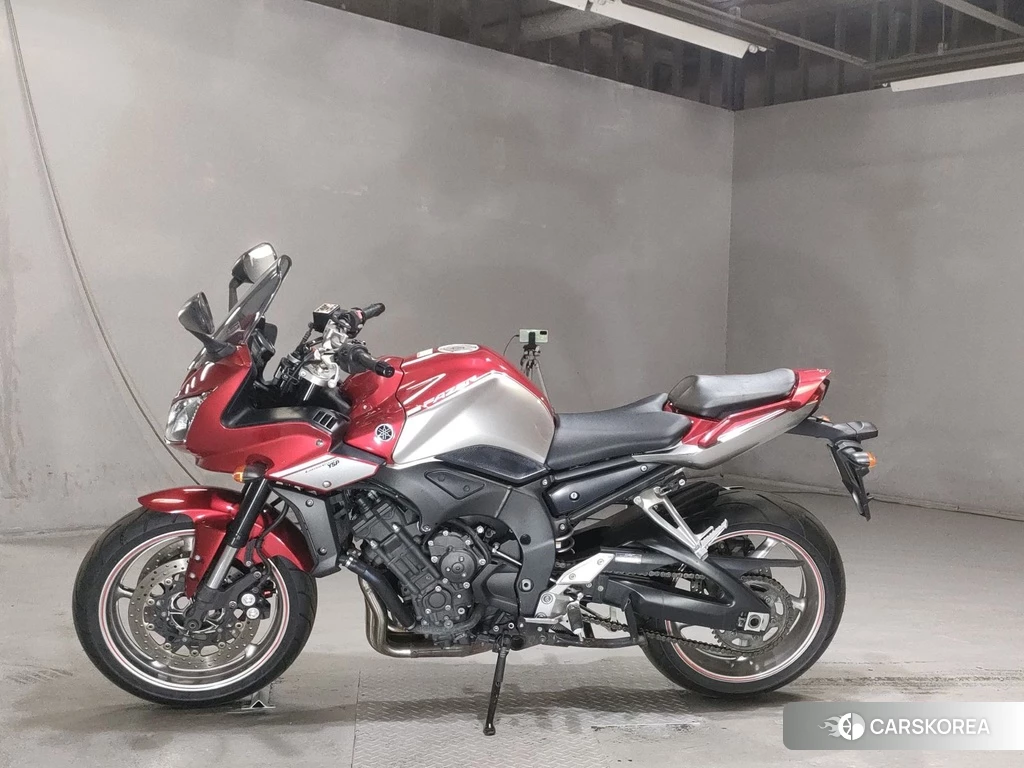 Проданный Yamaha FZ1 FEATHER 2013 из Японии