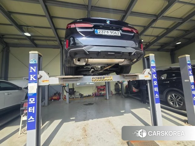 BMW 5 Series (G60) 2025 Черный из Кореи, фото 2