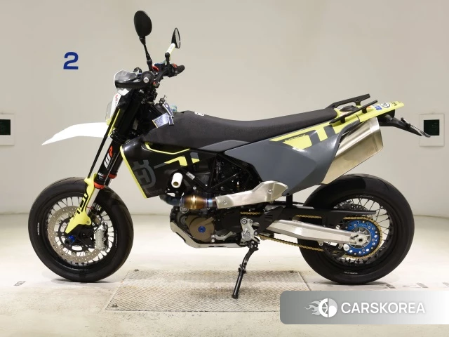 Husqvarna 701 SUPERMOTO 2023 из Японии