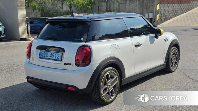 Mini Cooper Electric 2023 Белый из Кореи, фото 2