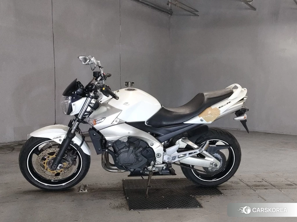 Проданный Suzuki GSR400 2010 из Японии, фото 2