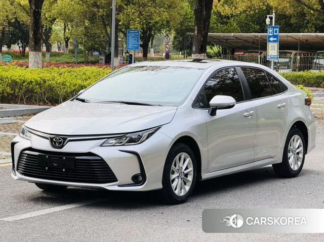 Toyota Corolla 2023 Серебристо-серый из Китая, фото 2