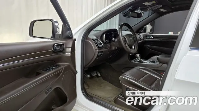 Jeep Grand Cherokee id 2636608 из Кореи 12