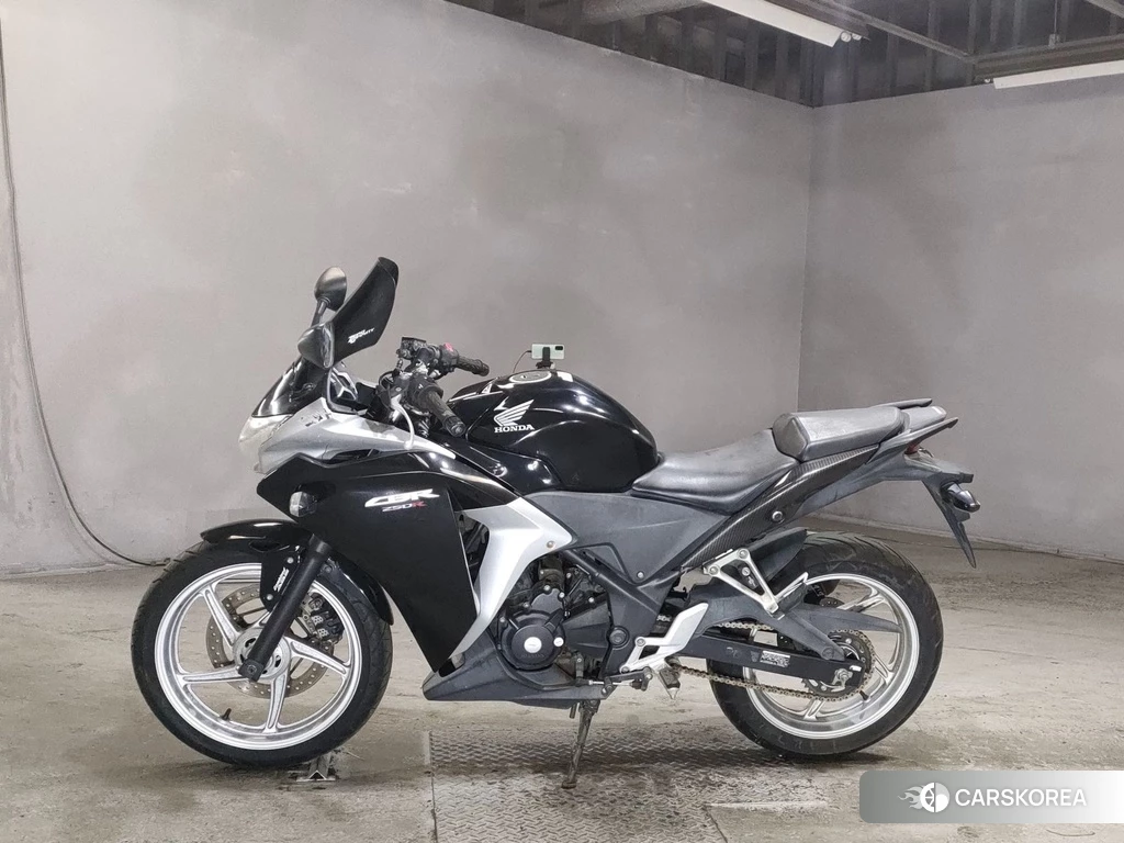 Проданный Honda CBR250R 2011 из Японии