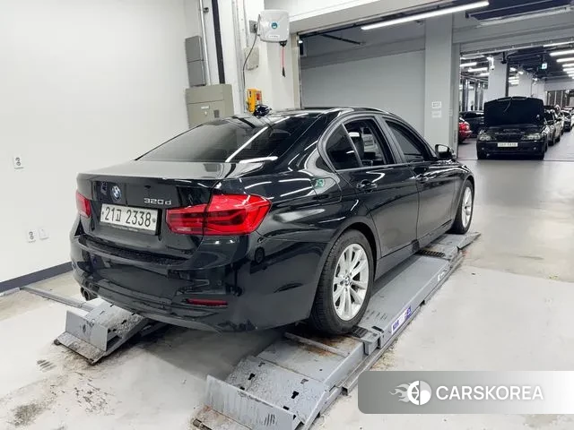 BMW 3 Series (F30) 2018 Черный из Кореи, фото 2