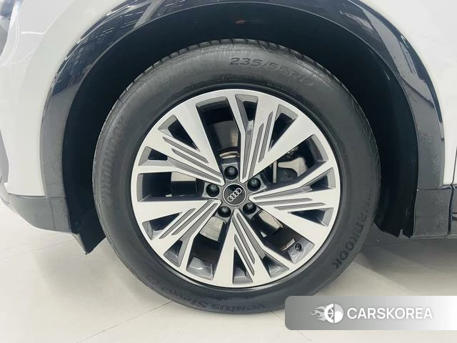 Audi Q5 e-tron id 4242355 из Китая 11